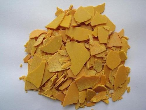 Đá thối dạng vảy màu cam, tan trong nước có mùi trứng thối