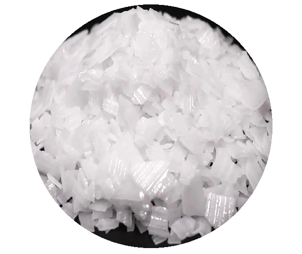 potassium-hydroxide-3-1-2 Potassium hydroxide có ngoại quan dạng vảy màu trắng